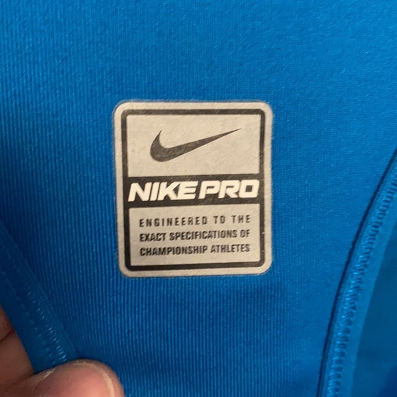 Nike pro compression tank top built in bra - Picture 4 of 5